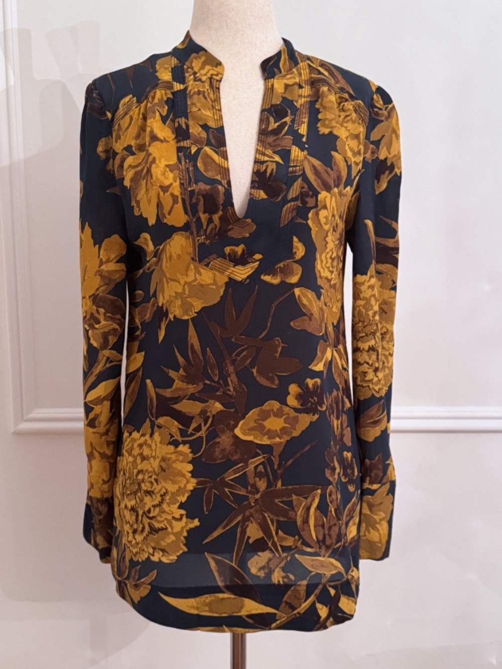 Tory Burch Silk Floral Print Tunic Top Navy Gold V-Neck Sz 2